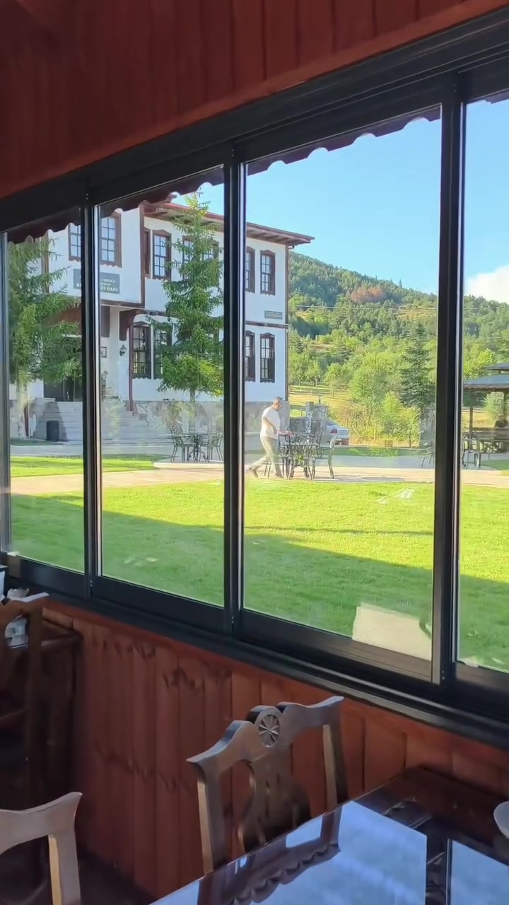 Kış bahçesi restoranından Küre Dağları manzarası
